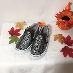 Pink Label girls black, grey, & white faux snakeskin slip on sneakers size 12
